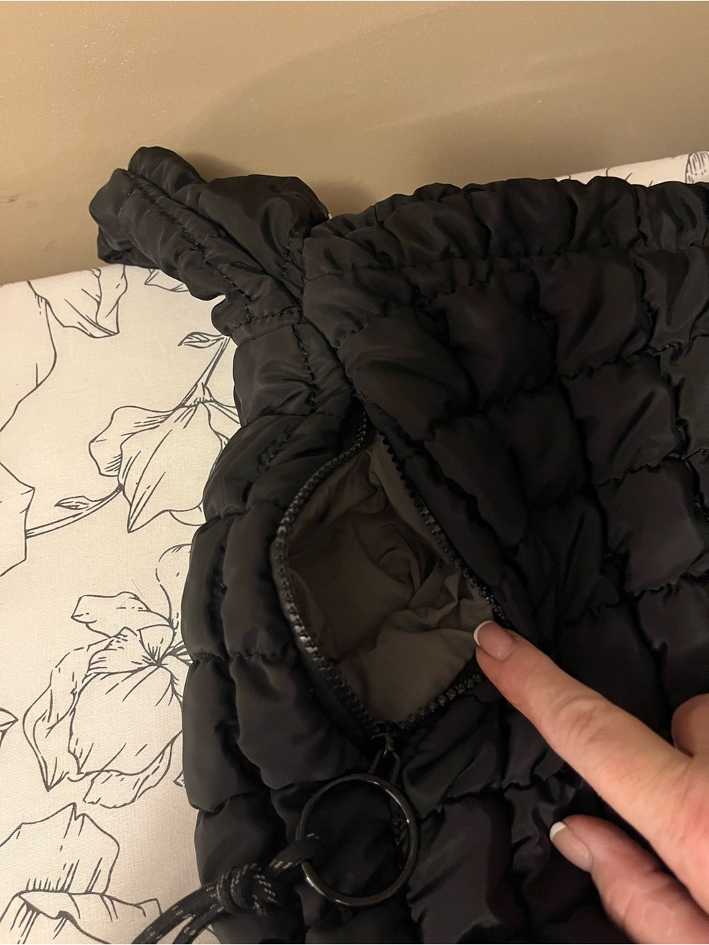 Urban Fit Quilted Black Shoulder Bag - Picture 6 of 10